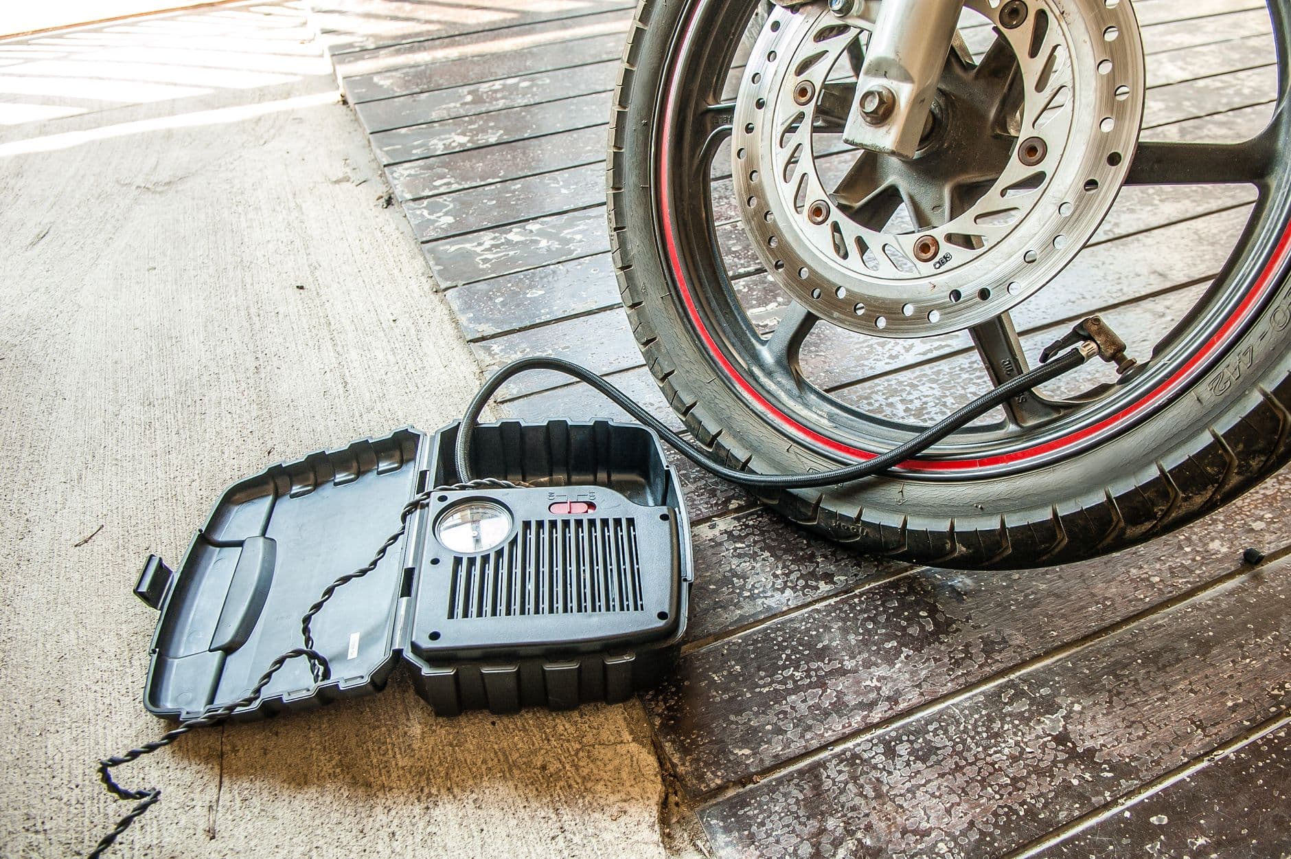 2025 Tire Pressure Monitoring Systems: Cut Fuel Costs & Extend Tire Life