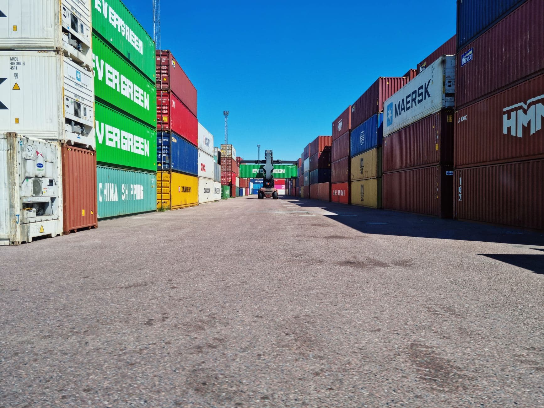 Qlobal Logistikada Rəqəmsallaşma və Süni İntellektin Rolu