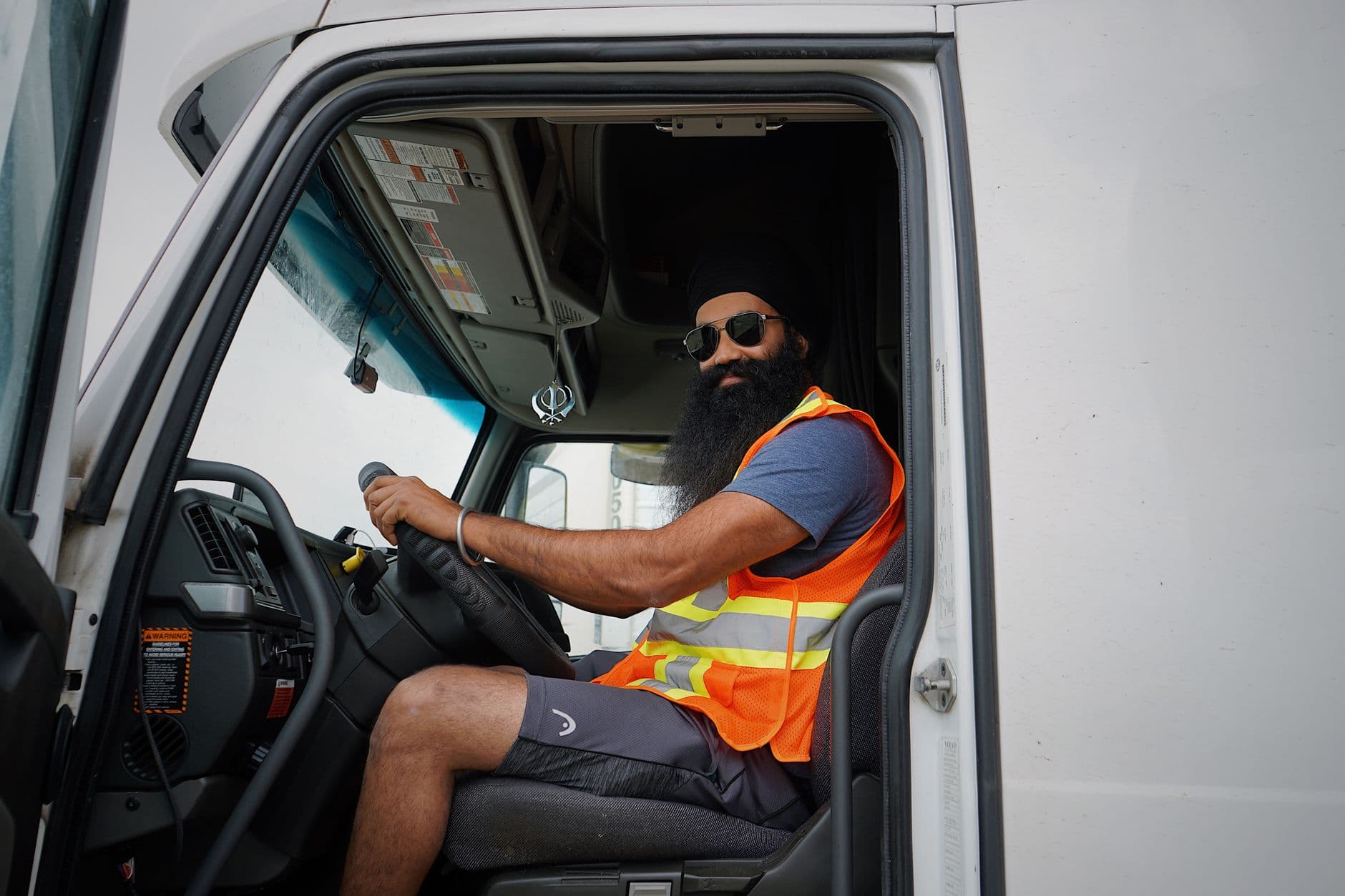 The 2025 Owner-Operator vs Company Driver Playbook: Maximize Earnings, Minimize Headaches