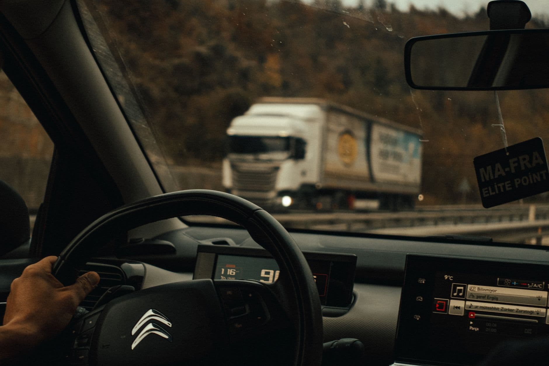The 2025 Digital Freight Marketplace Comparison: Features, Fees & Hidden Traps