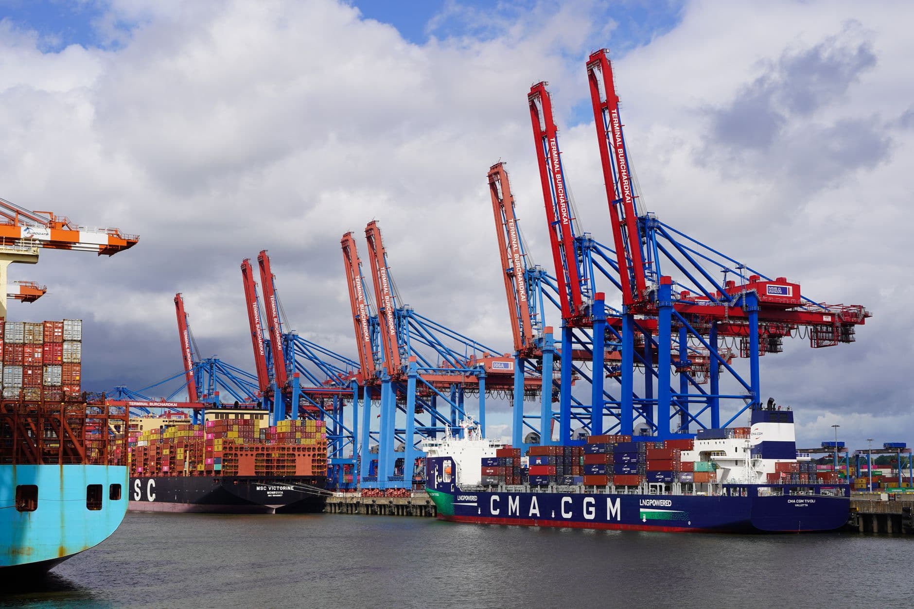 The 2025 Predictive Port Congestion Playbook: Slash Fees 30%