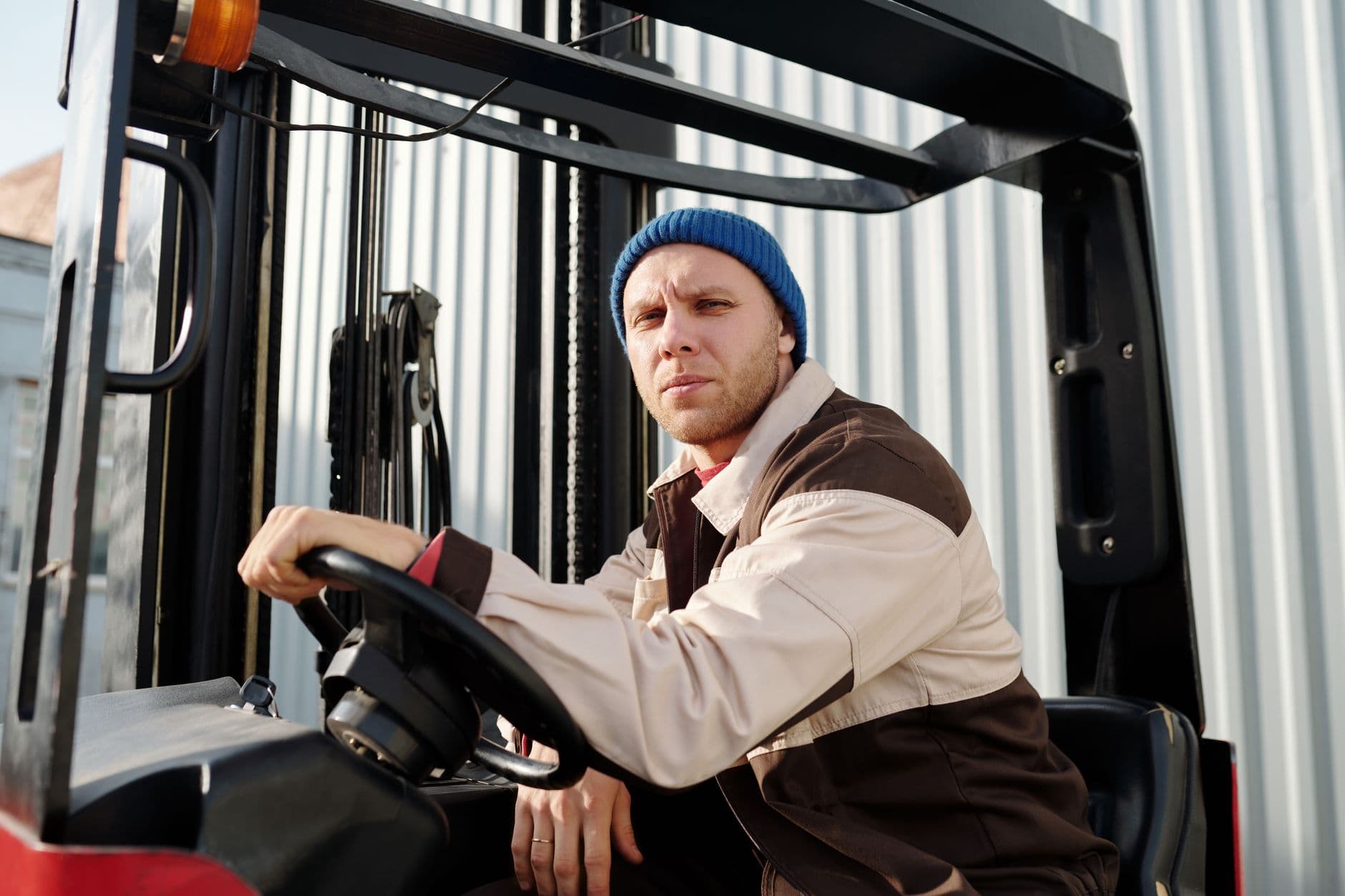 2025 Owner-Operator vs Company Driver Playbook: Maximize Earnings & Lifestyle