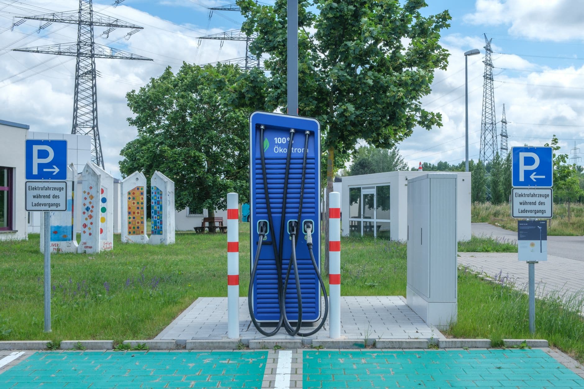 The 2025 Electric Charging Infrastructure Playbook: Maximize Fleet Uptime