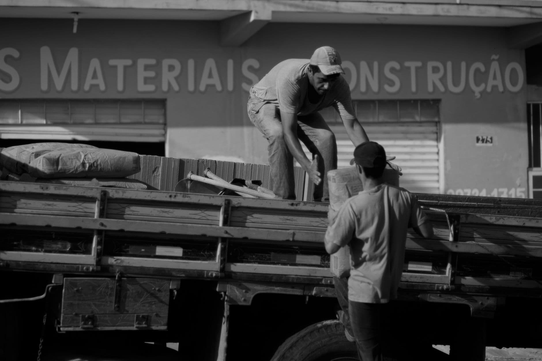 2025 Construction Materials Delivery Playbook: On-Time & On-Budget