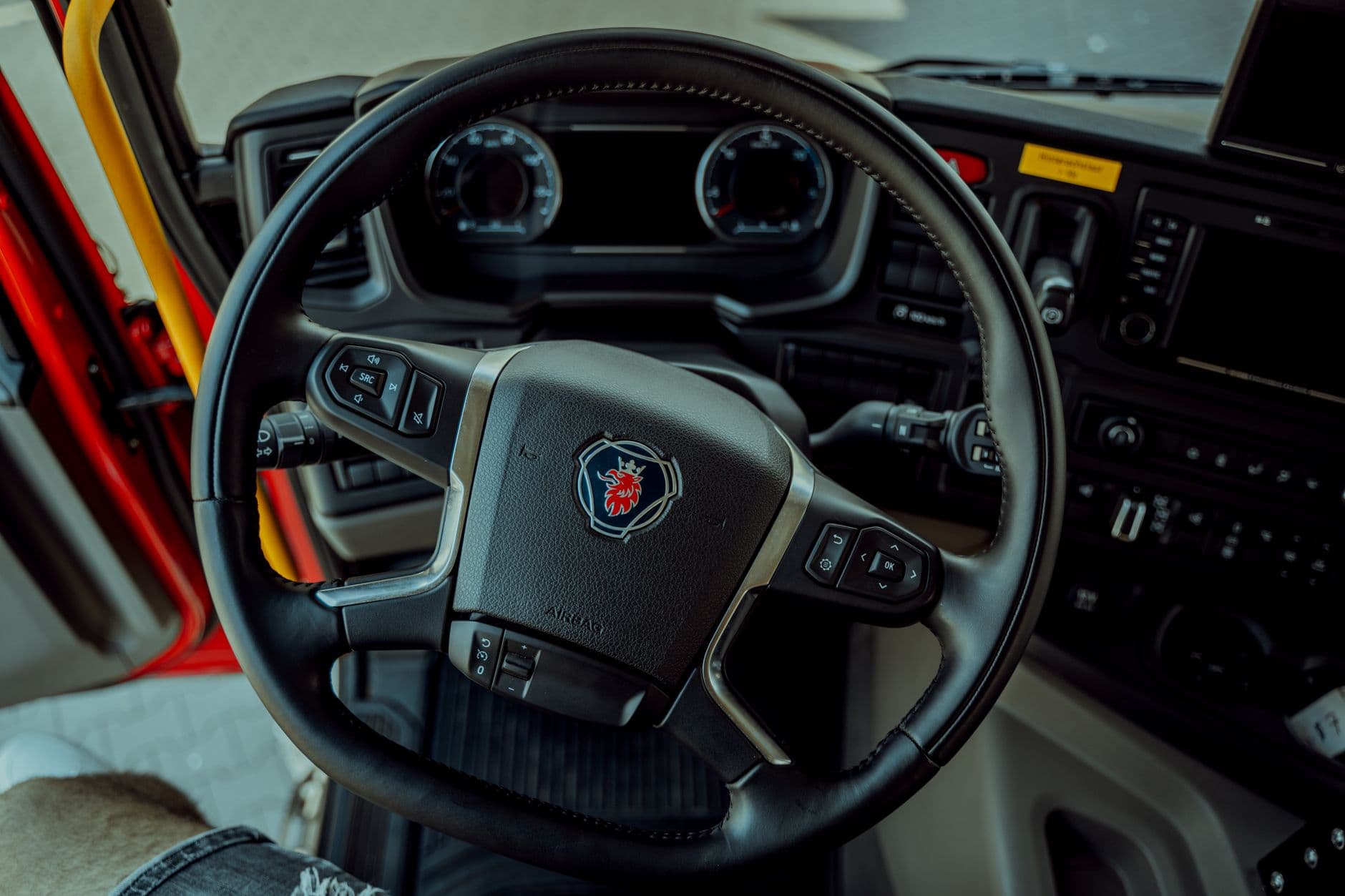 The 2025 Owner-Operator vs Company Driver Playbook: Maximize Your Net Income