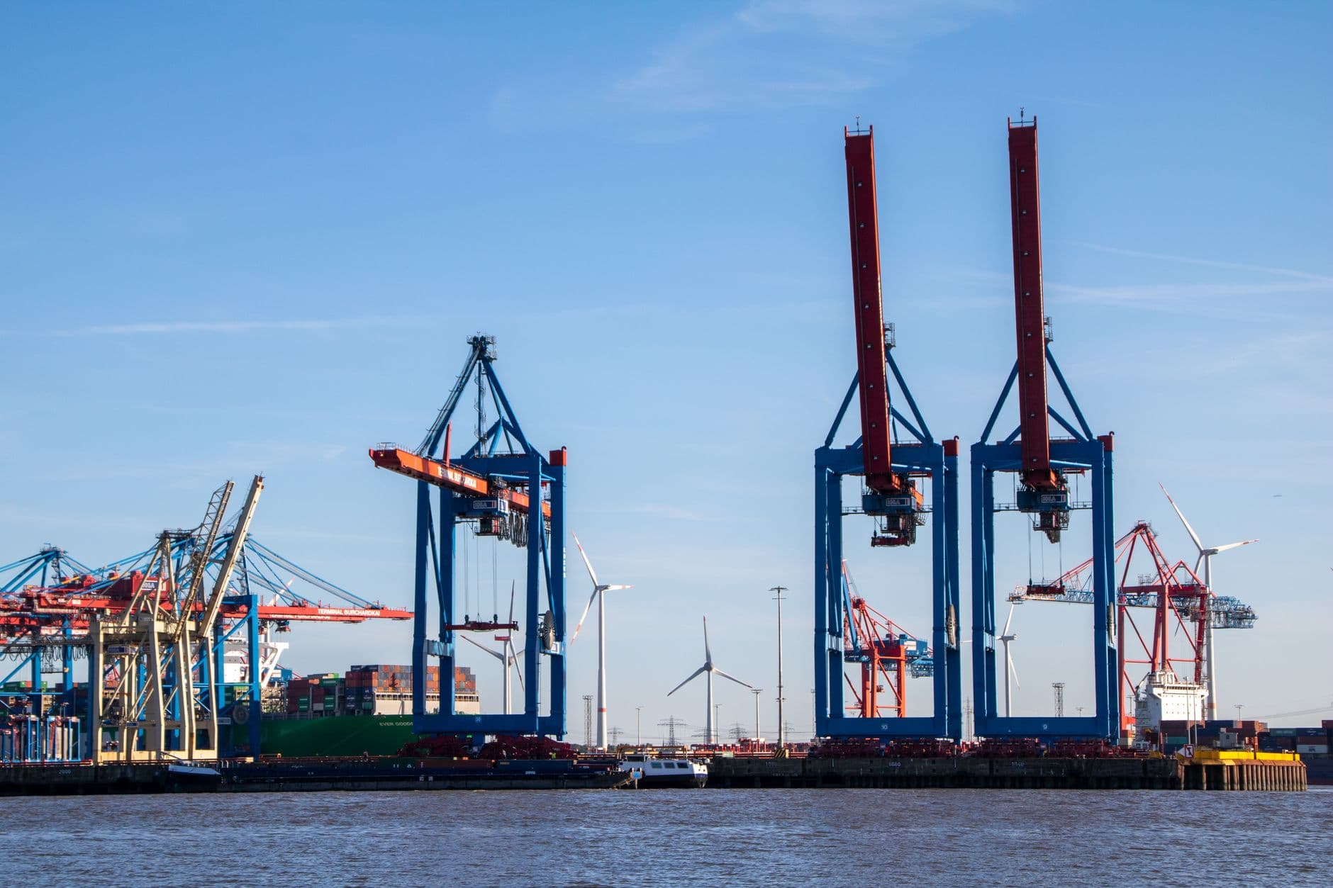 The Wind Turbine Logistics Playbook: Mastering Complex Oversize Hauls