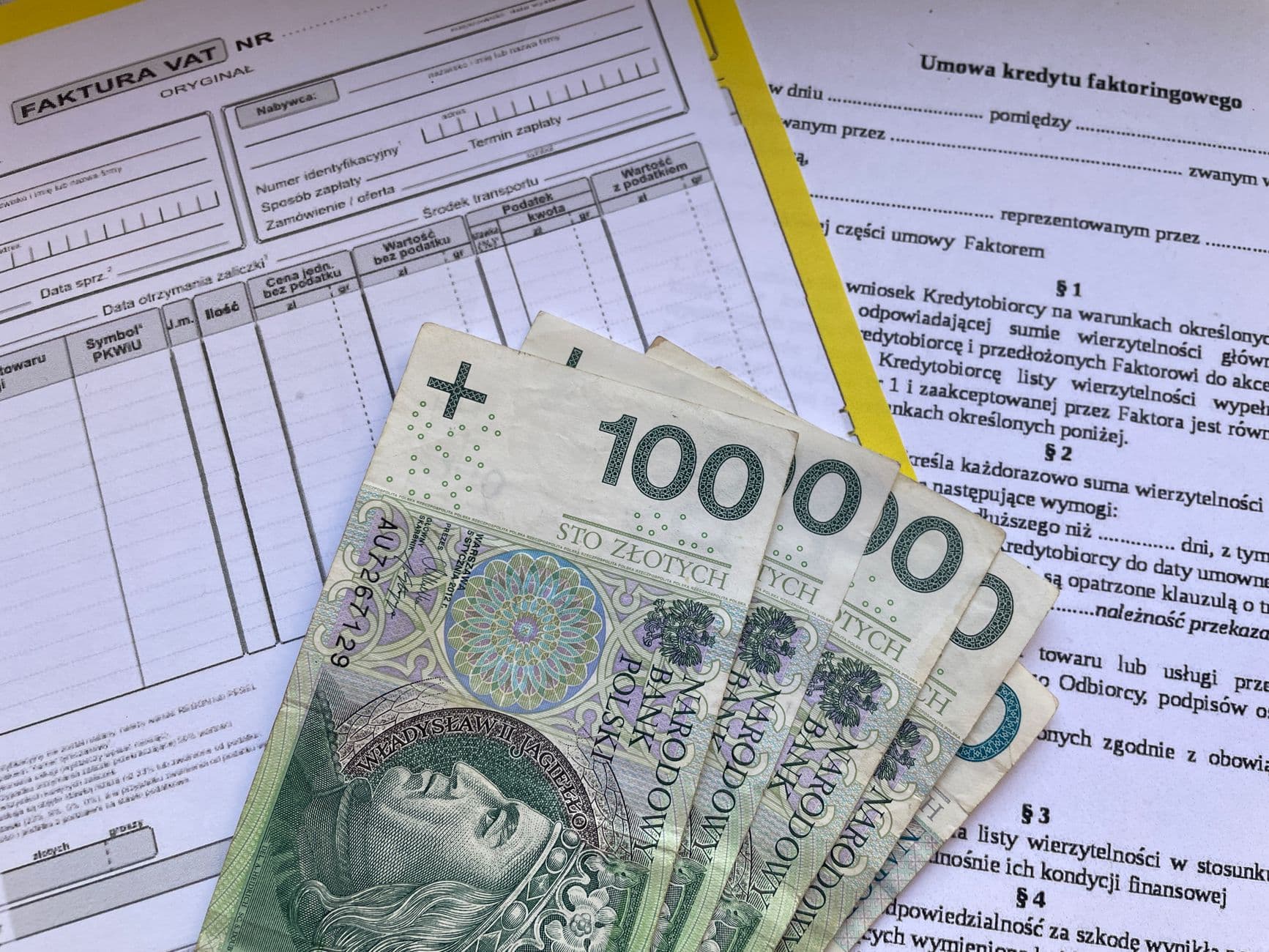 Freight Factoring vs. Invoice Financing: Which is Best for Your 2025 Trucking Business?