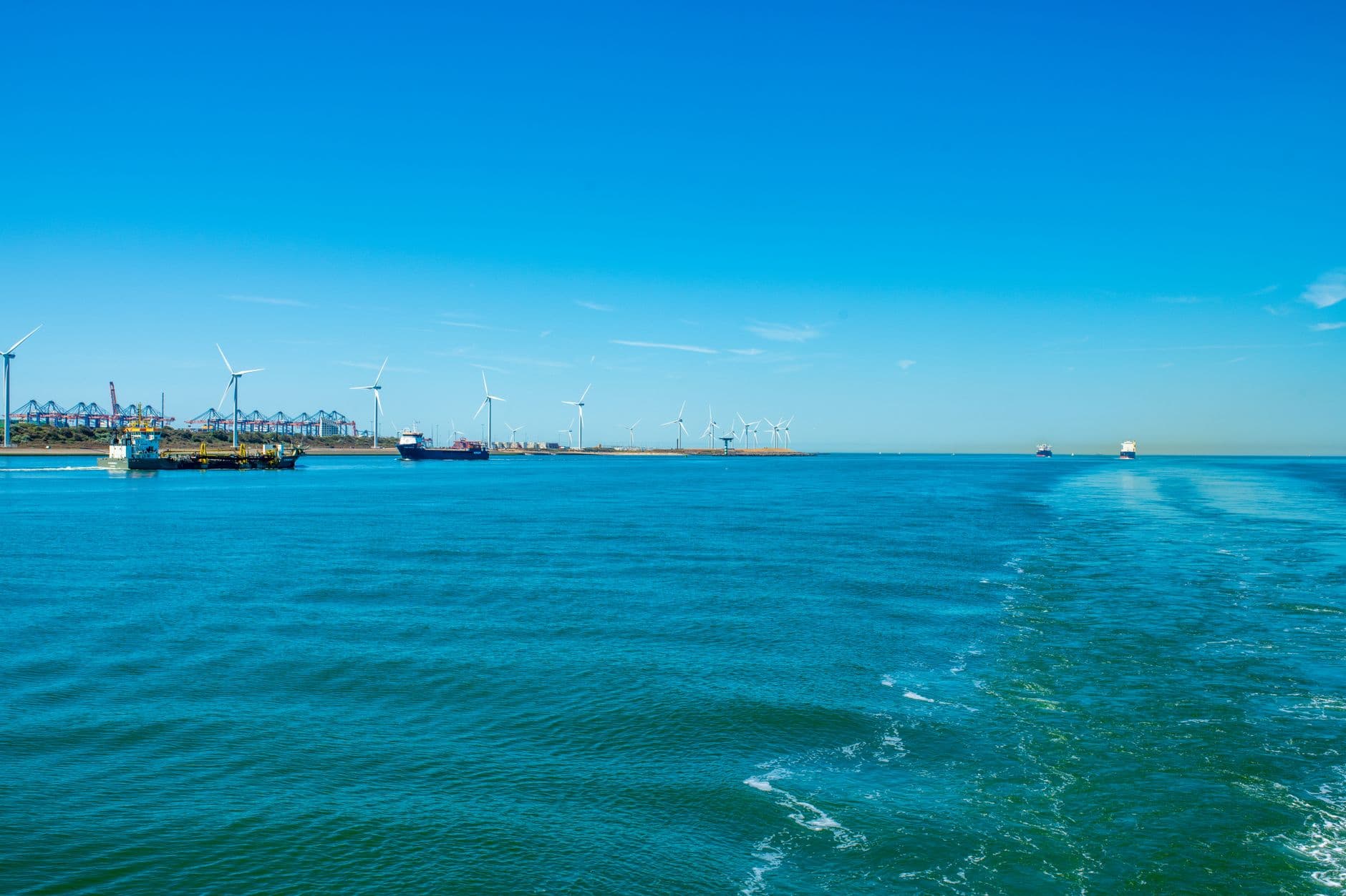 2025 Renewable Energy Logistics Playbook: Mastering Turbines, Panels & Grids