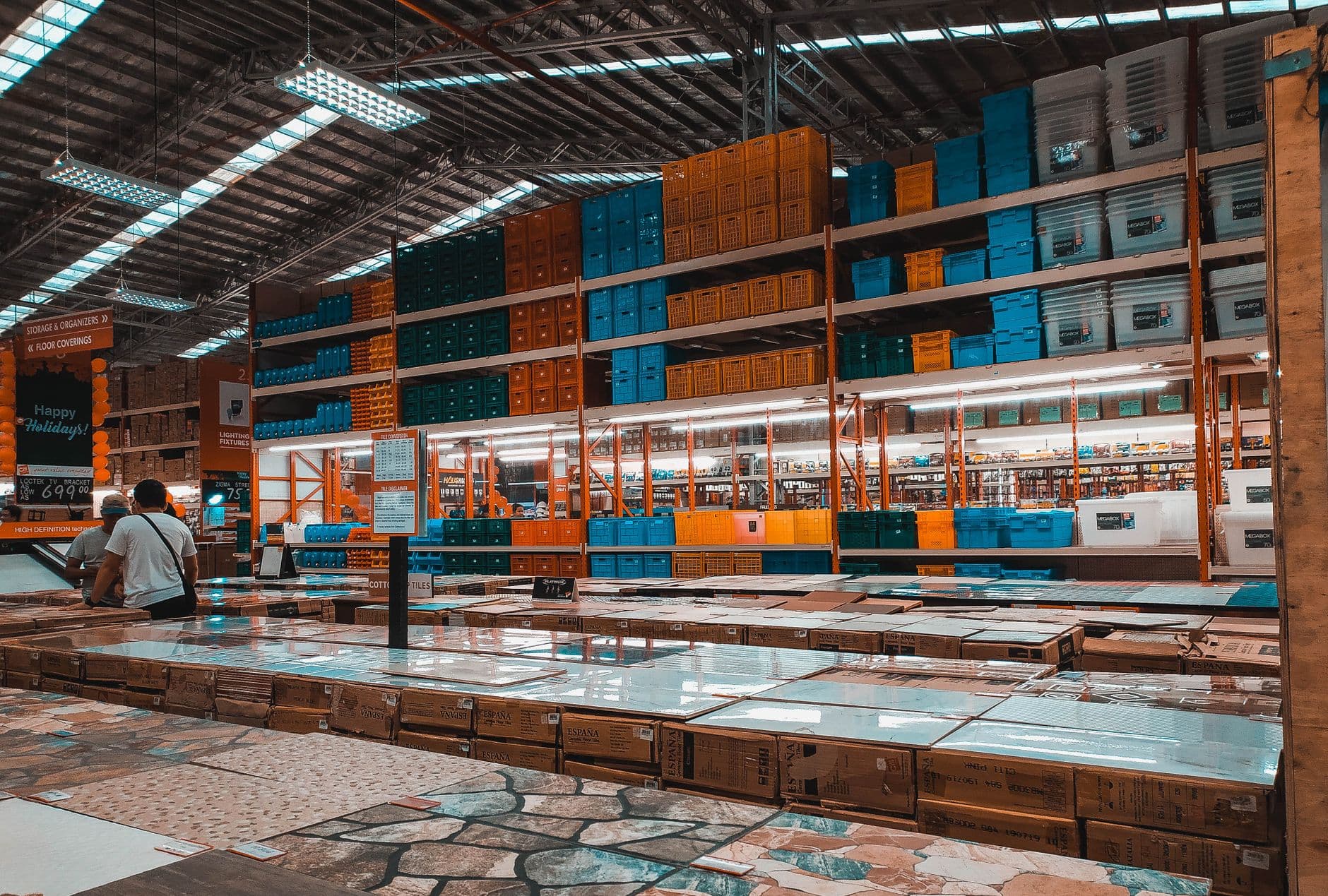 2025 Seasonal Retail Logistics Checklist: Cut Costs & Prevent Holiday Delays