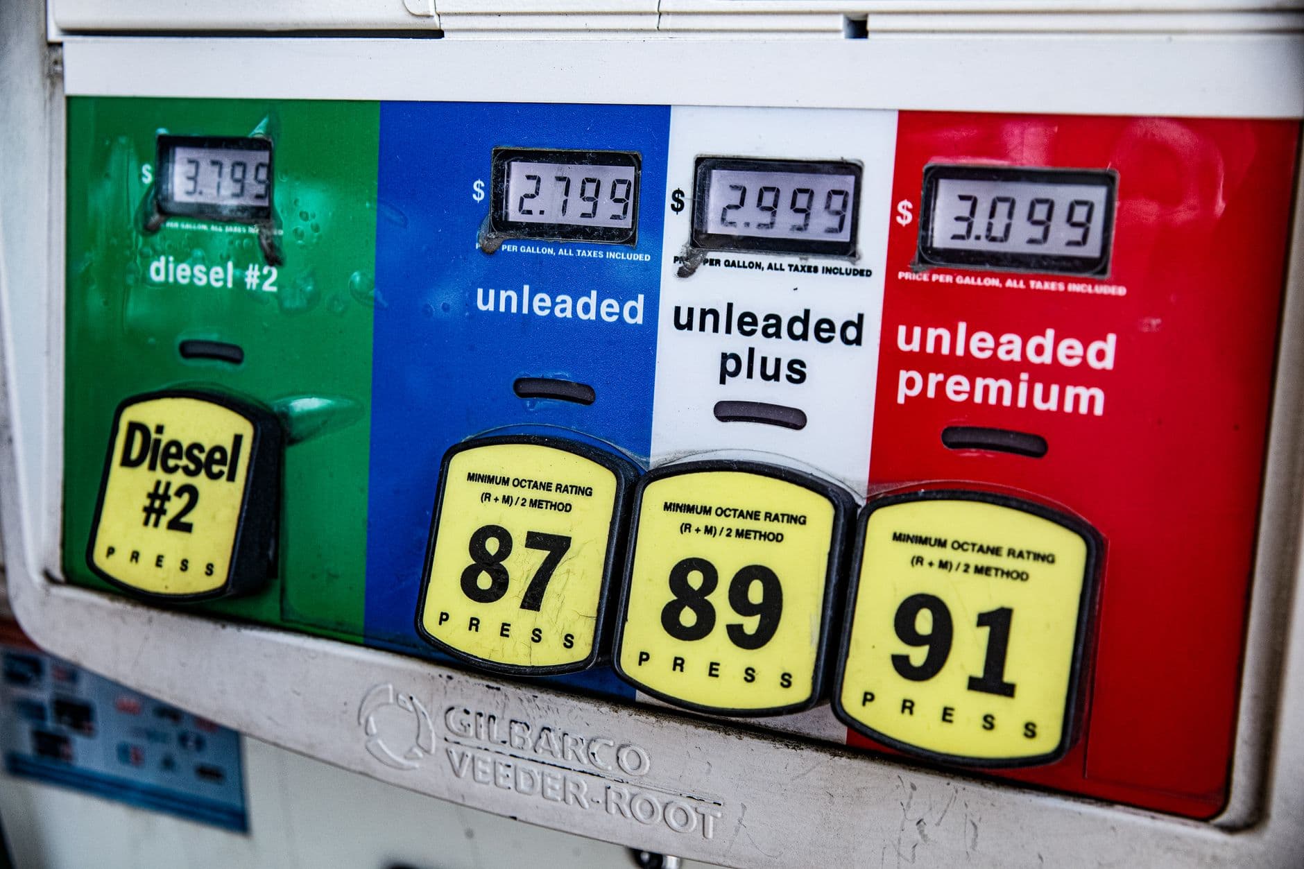 The 2025 Diesel Hedging Playbook: Lock in Prices & Save 15% on Fuel