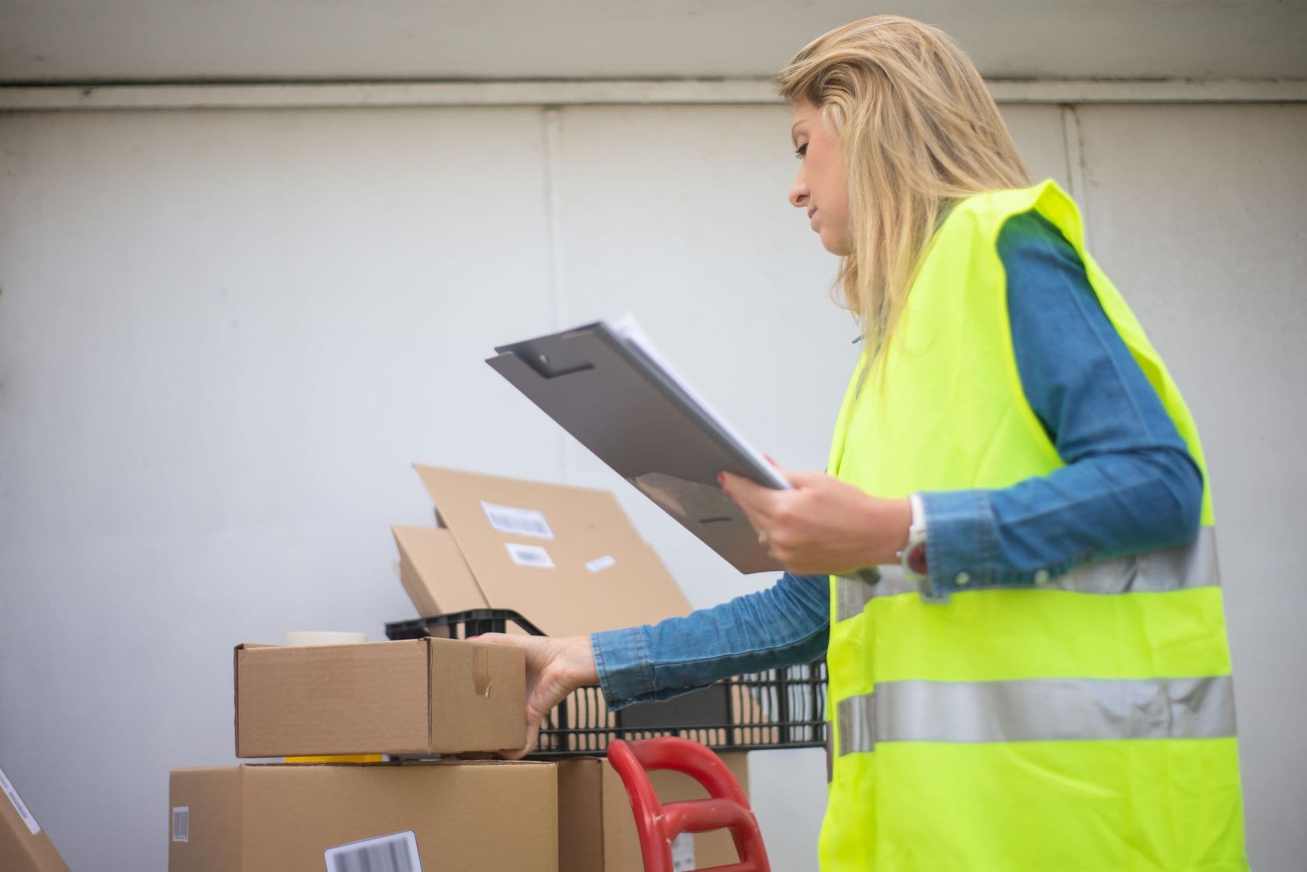 2025 Supply Chain Visibility Playbook: AI for Theft Prevention