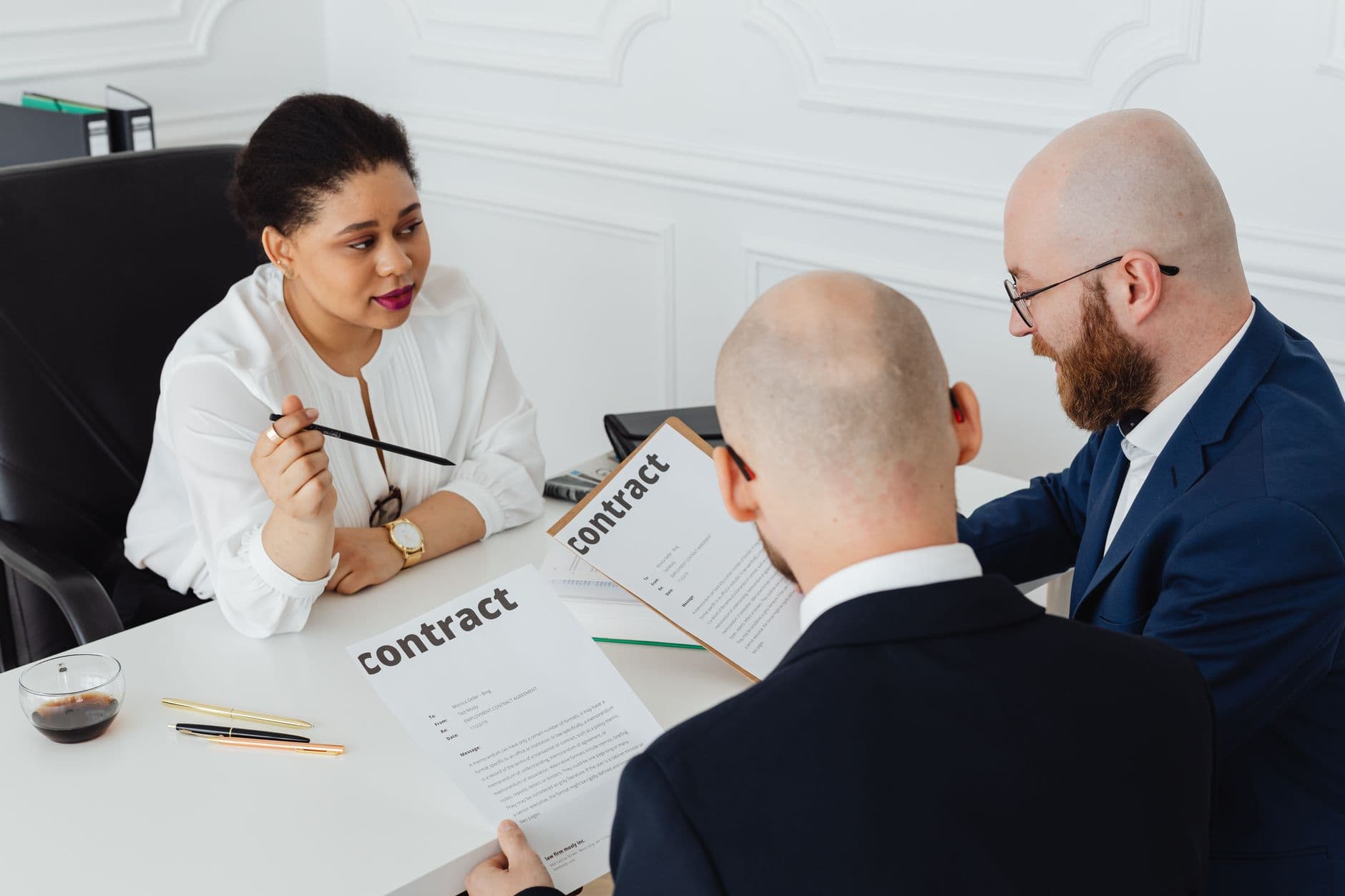 The 2025 FTL Spot vs. Contract Playbook: Maximize Broker Profit